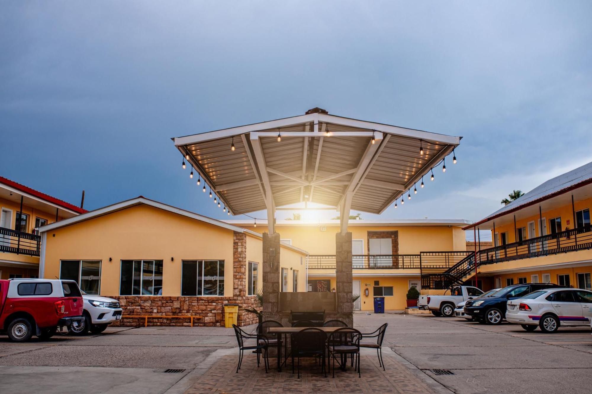 Durazno Inn Nuevo Casas Grandes Bagian luar foto